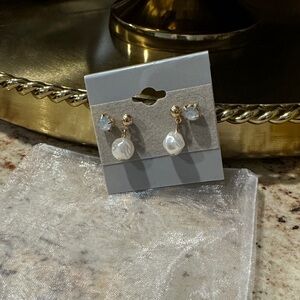 Elegant Gold and White Pearl Earrings